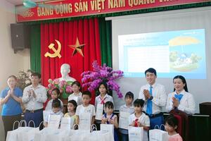 Bảo Việt nhân thọ Hưng Yên đã  trao tặng 23 xuất học bổng An sinh giáo dục
